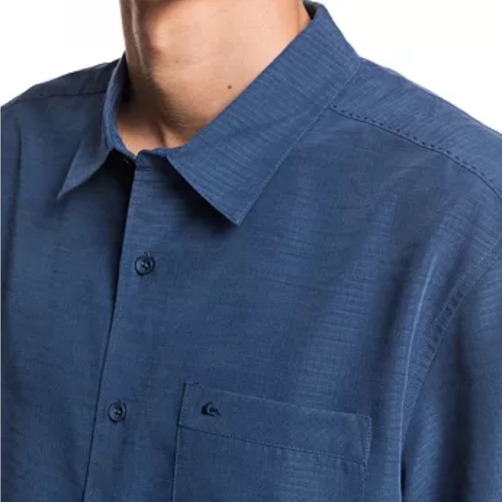 NEW Men’s Quicksilver Waterman Collection Short-Sleeved Shirt - Comfort Fit - Picture 2 of 4